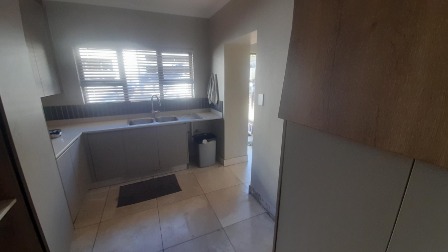 6 Bedroom Property for Sale in Birdwood Estate North West